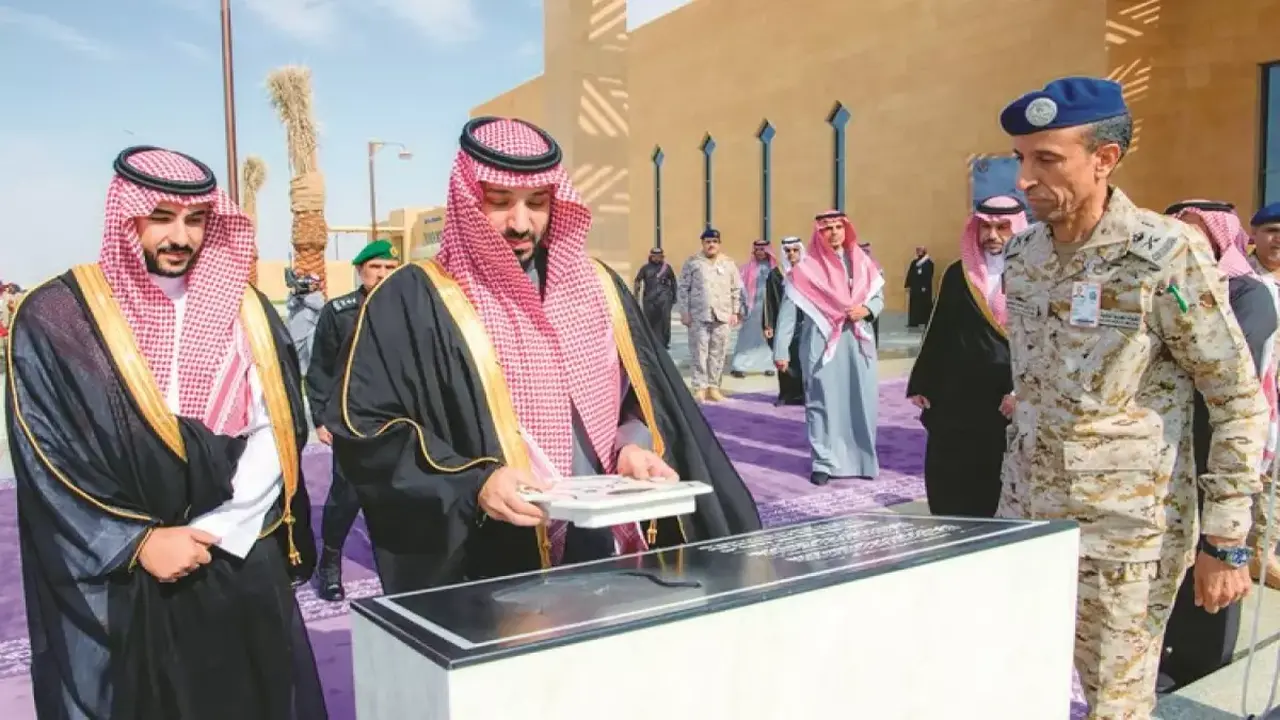 قاعدة الملك سلمان الجوية تطور بنى تحتية عسكرية متقدمة تشمل 115 مبنى بتصميم فريد يعزز القدرات الدفاعية